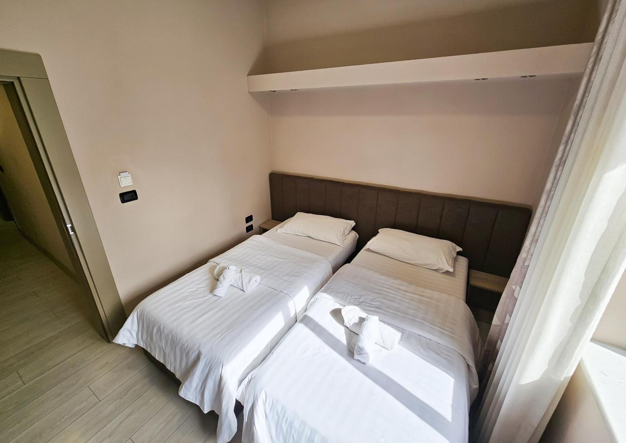 Sunflower Twin Room Tiranë Ngoại thất bức ảnh